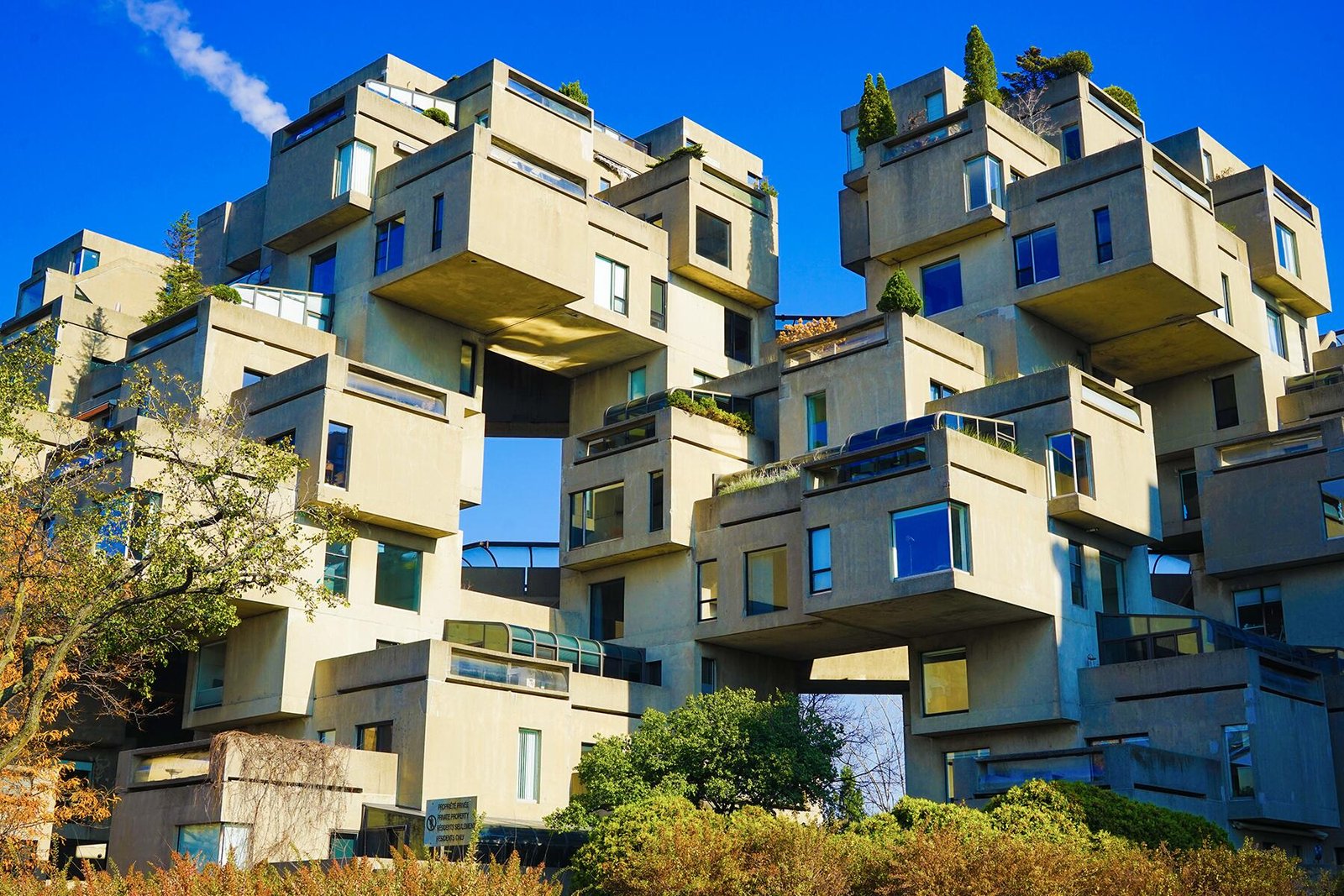 BrutalistArchitecture HERO shutterstock 757094938