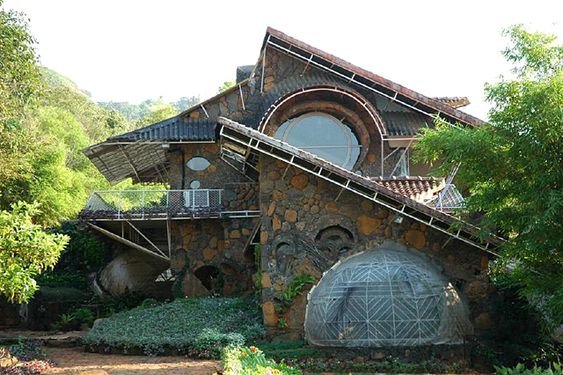 Spotlight: India’s Forgotten Gem, Ar. Nari Gandhi - BLARROW - Innovating the Digital Future jainbunglow1