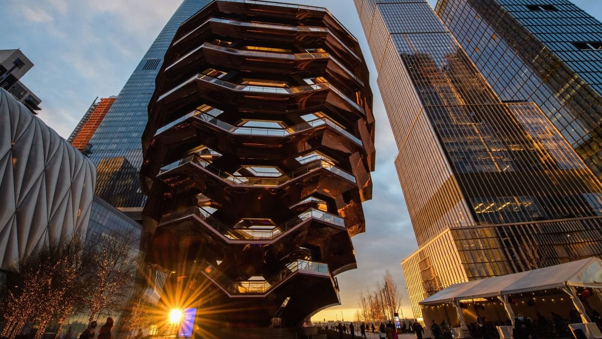 Thomas Heatherwick’s Floating Park Needs a Brighter Future : The Reopening of The Vessel